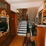 Enzo\'S House